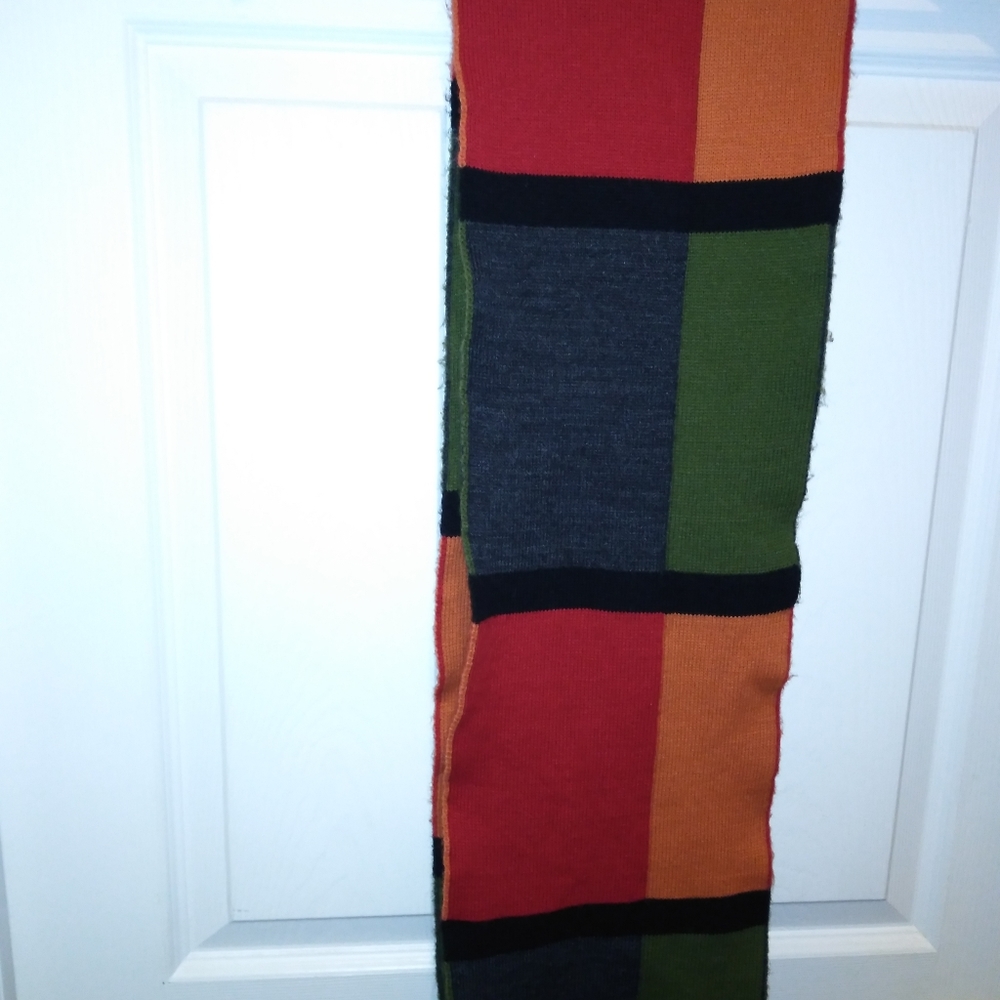 GUESS Fashion Winter Scarf Color Block Black Grey